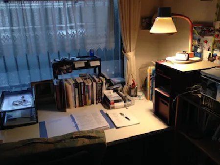 stand-and-deliver-desk